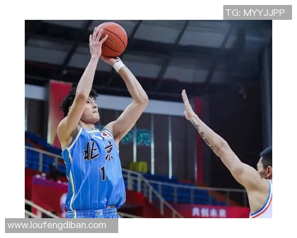 余嘉豪的成长之路：从青涩少年到篮球场上的璀璨新星