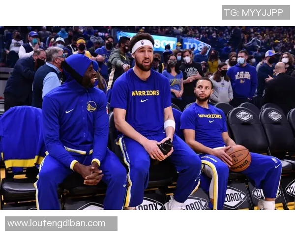 夏季联赛精彩对决湖人勇士争锋相对球迷热情高涨